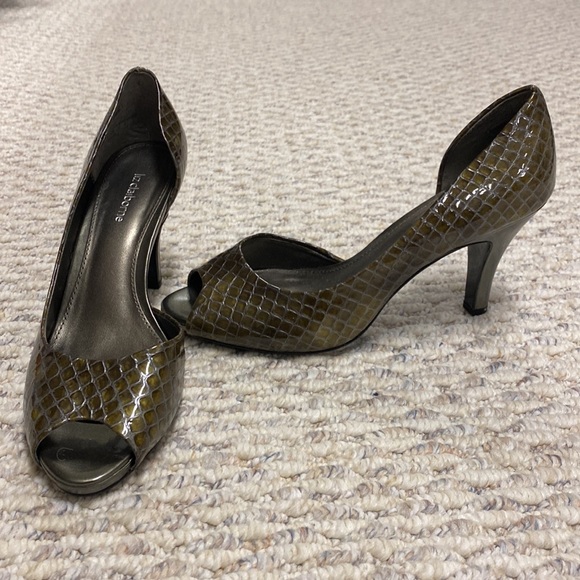 New Liz Claiborne snake skin heels - Picture 2 of 5